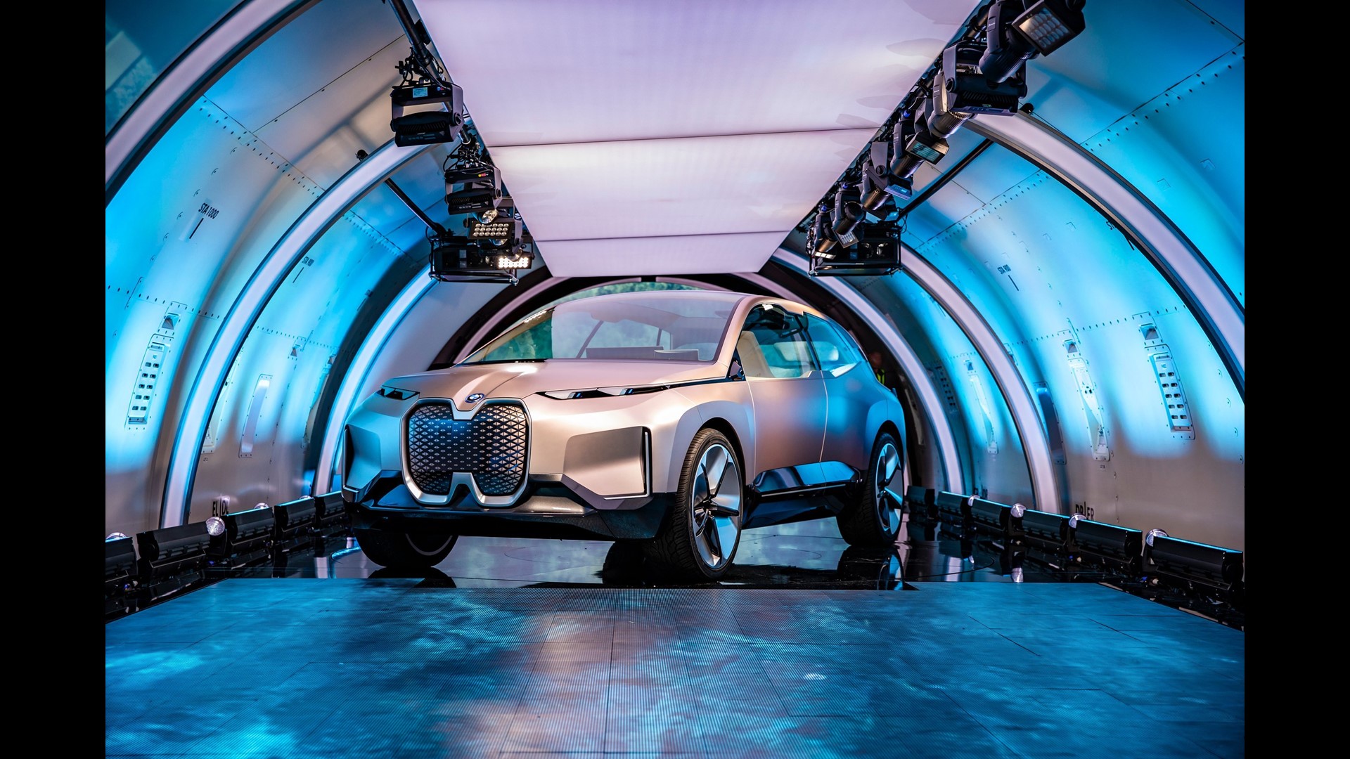 BMW unveils its vision for a self-driving electric car | fox61.com