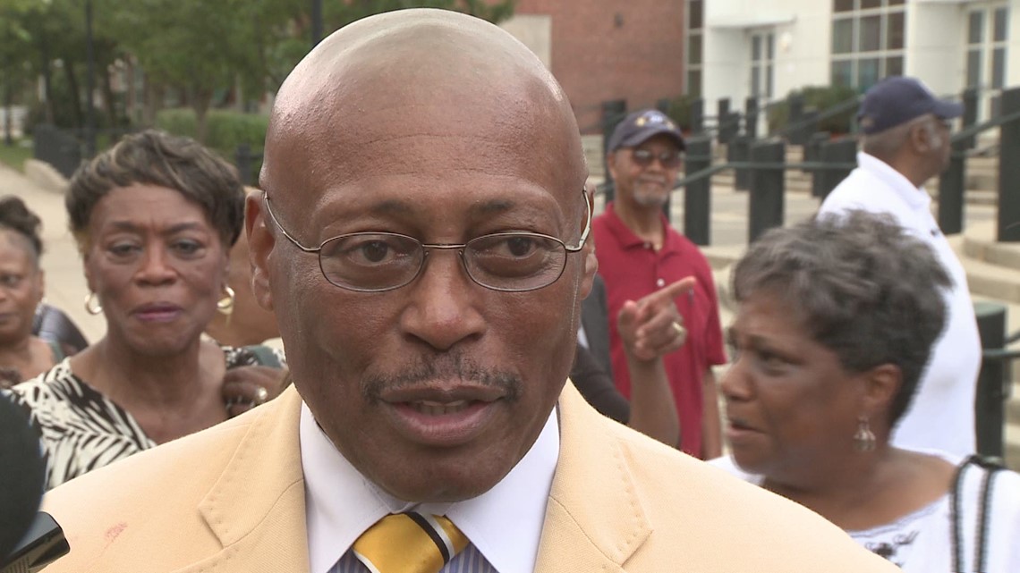 Hall of Famer Floyd Little has died, but his name lives on in New Haven - Vimarsana News