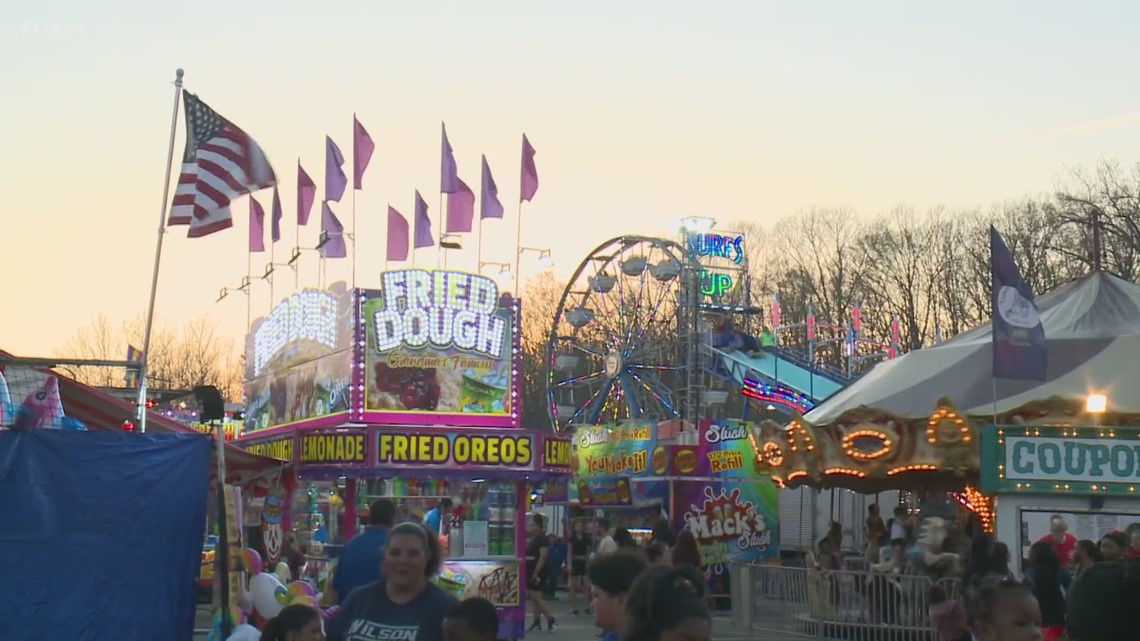 Connecticut crowds flock to carnival as hightemperatures hit