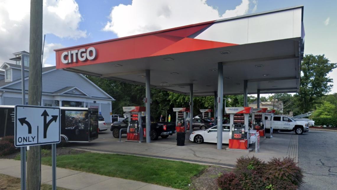 Search continues for suspects who robbed Subway in Cromwell Citgo