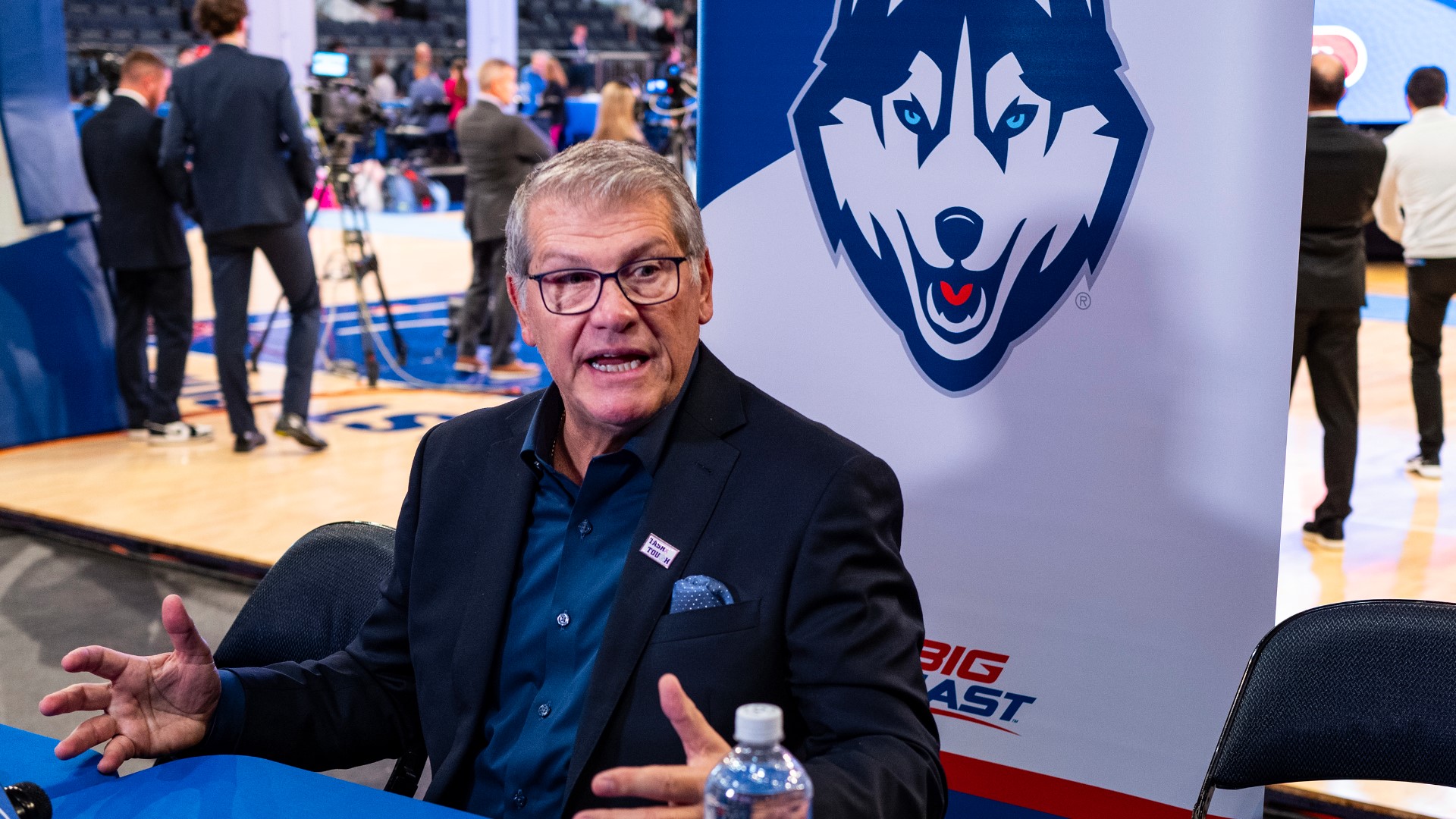 The Huskies have not won a national championship since 2016, but players and coaches say that's all they have on their mind. Jonah Karp reports from MSG.