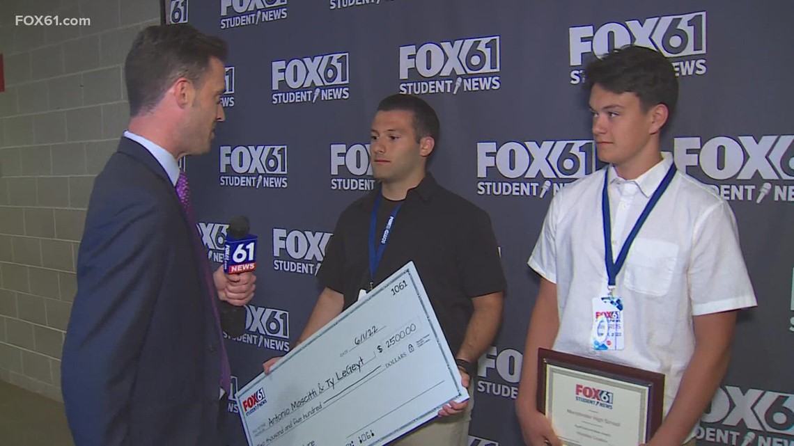FOX61在2022年学生新闻颁奖典礼上发放奖金