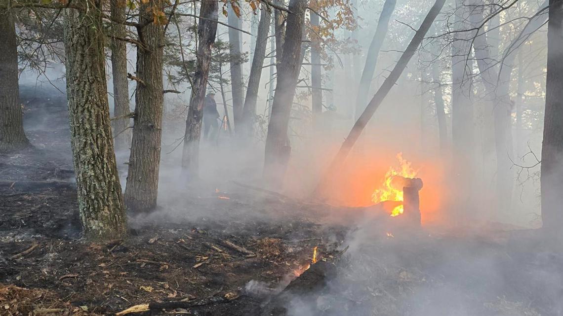 Brush fire near mountain in Franklin, Conn. amid dry weather | fox61.com