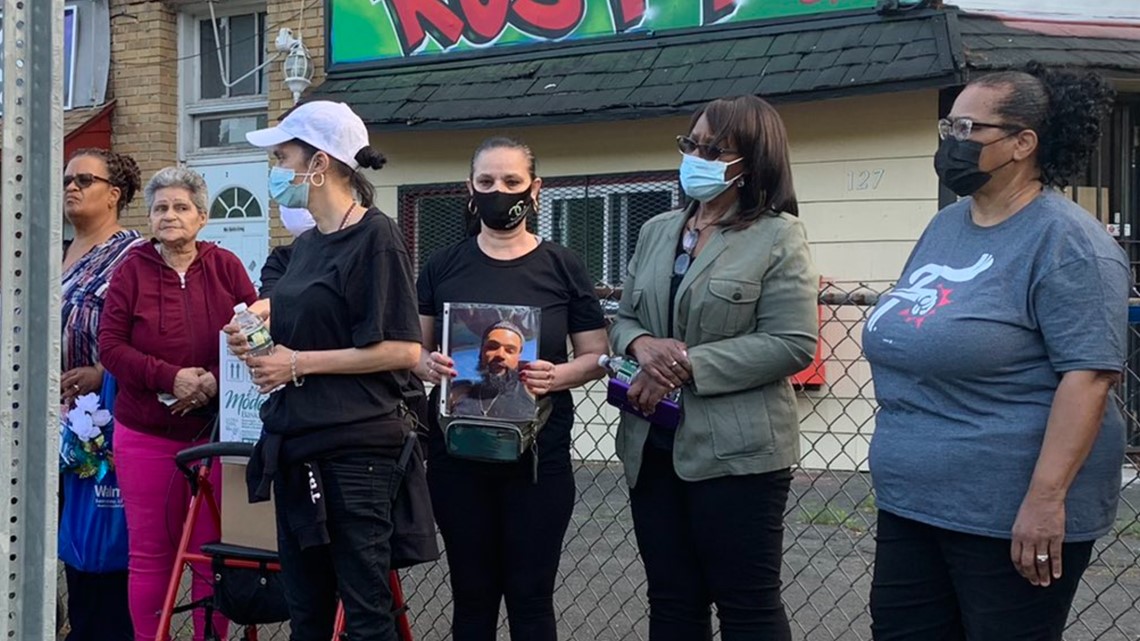 Family gathers for victim of slain Bloomfield man - Vimarsana News