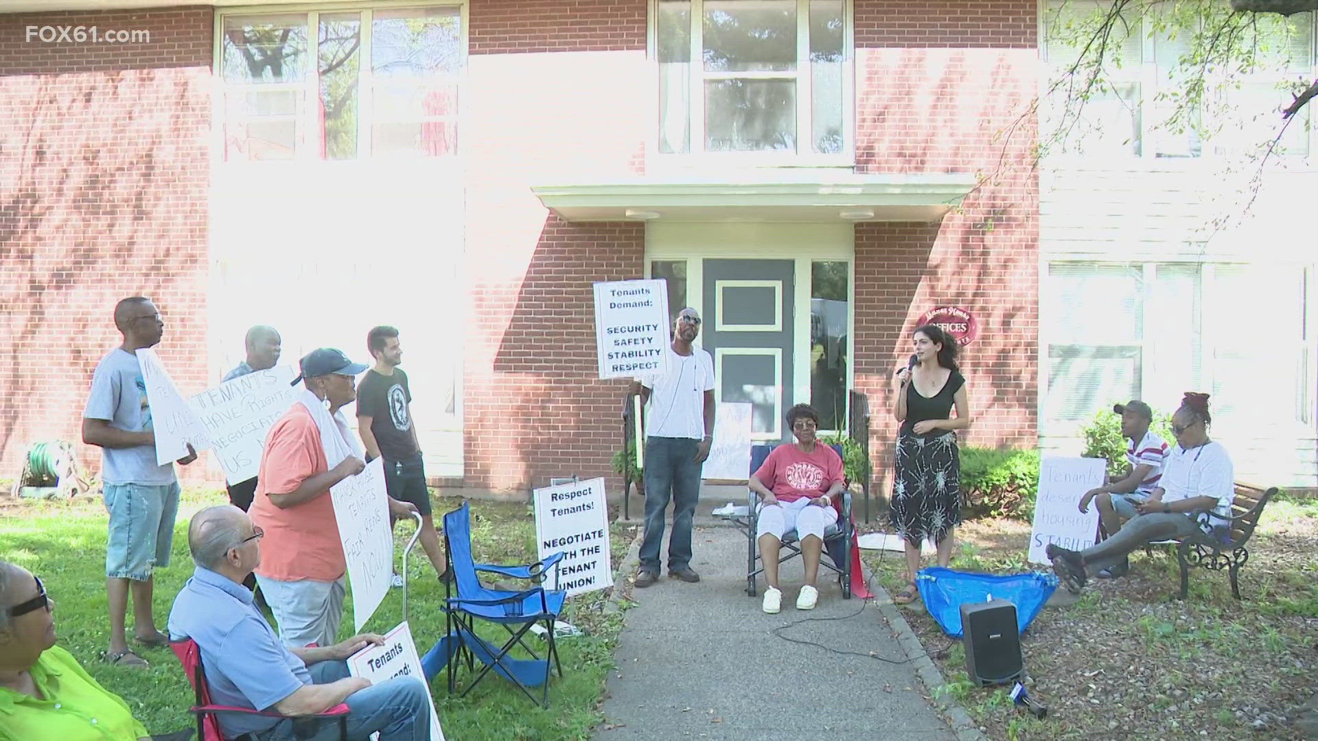 Residents at the Manor House apartment complex in Bloomfield are asking Navarino Property Group to negotiate with them on rent prices and living conditions.