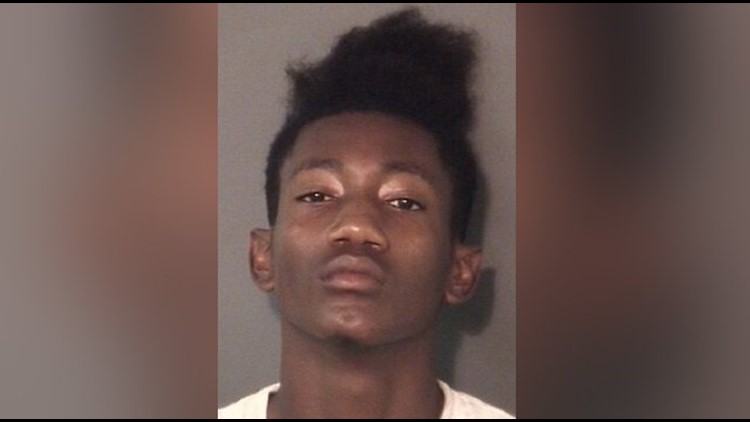 Very Tough 11 Year Old Grabs Machete And Slashes Home Invader