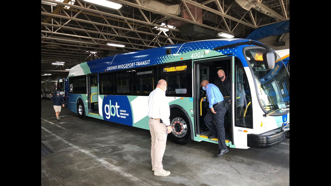 Gov. Lamont unveils first electric buses in public service | fox61.com