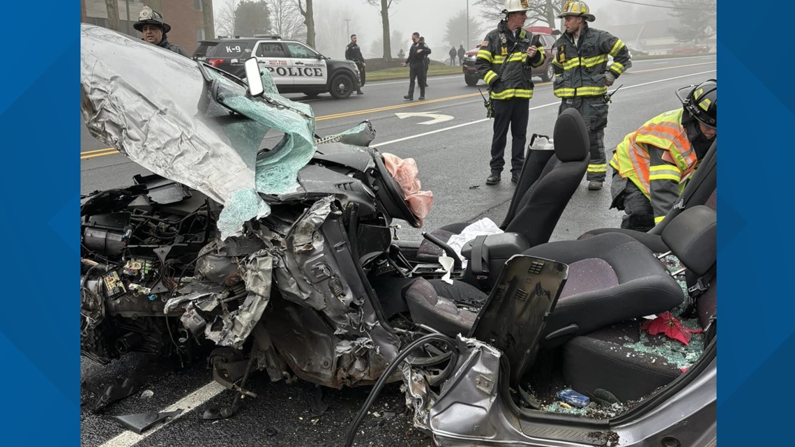 Middletown officers investigate headon collision