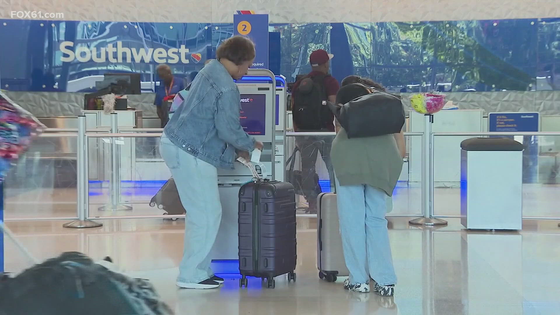 CT air travelers react to Southwest Airlines ending free checked bag