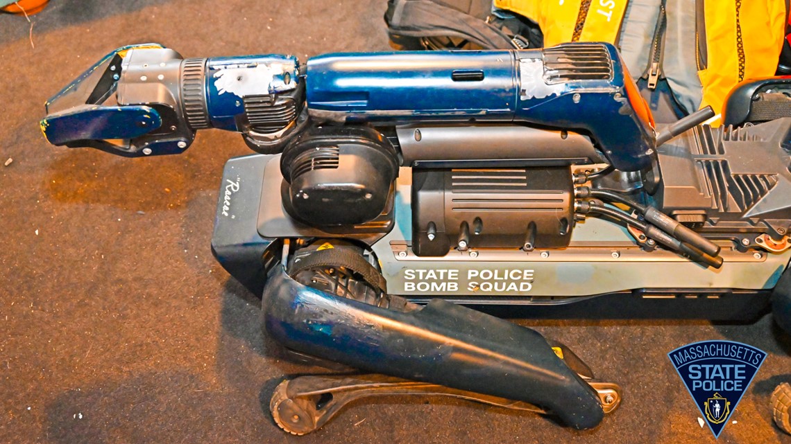 Robot dog helps Massachusetts police apprehend armed suspect - Vimarsana News