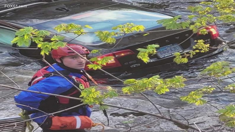 Good Samaritans save woman after car goes into Willimantic River