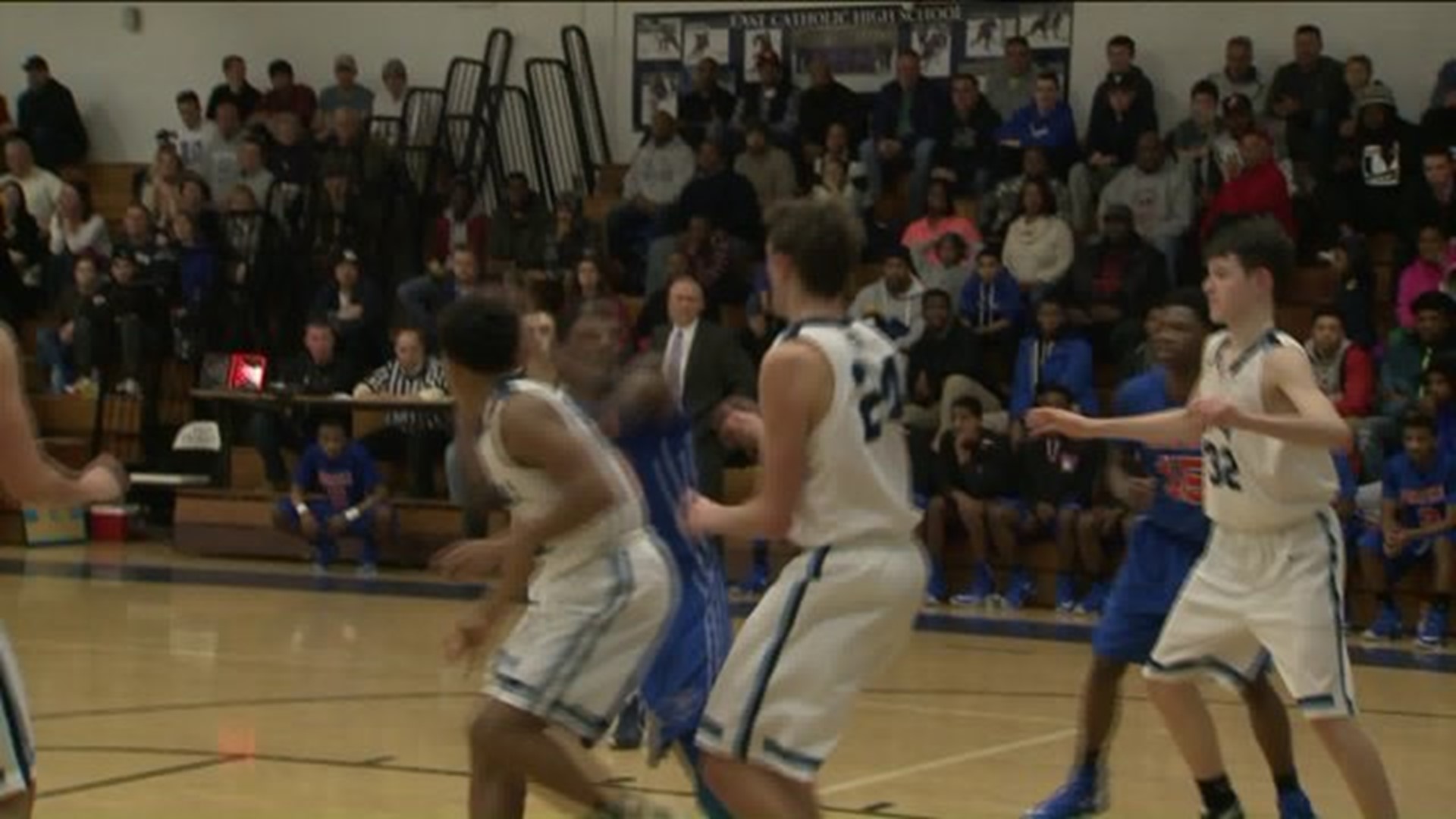 Bloomfield remains undefeated in boys basketball