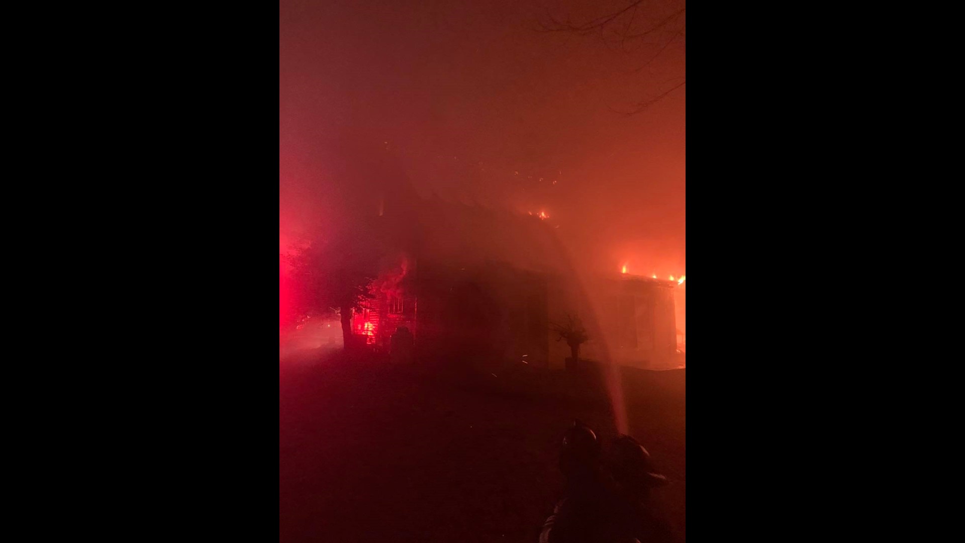 Overnight fire tears through Middletown home, garage | fox61.com