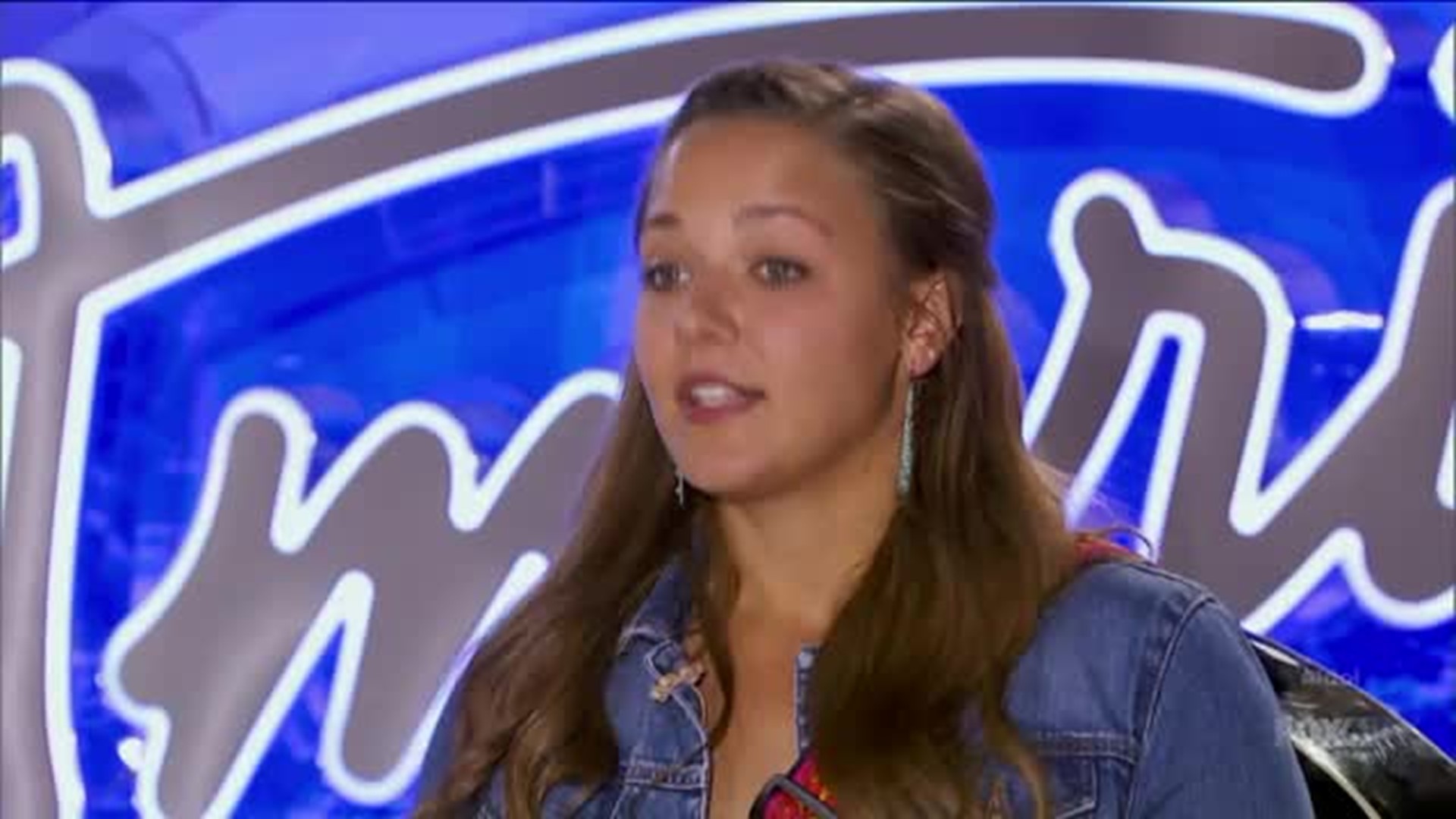 Emily Wears shows off her auctioneering skills on 'American Idol'