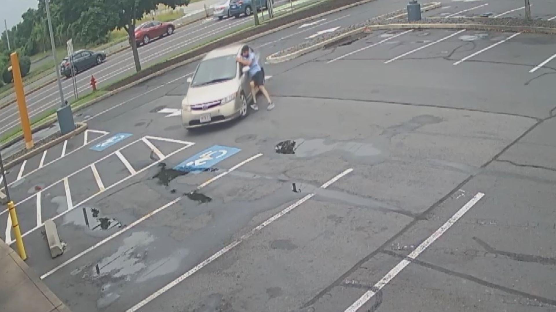 Watch: Man dragged as he tries to stop thief from stealing car | fox61.com