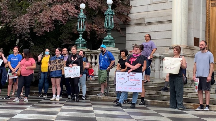 Hartford demonstrators rally for abortion access