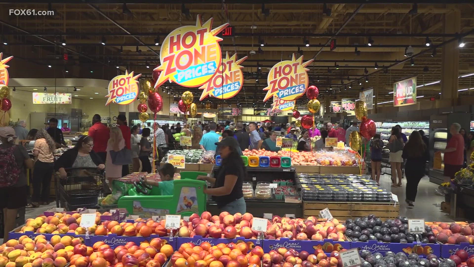 The supermarket on 675 Connecticut Ave., with about 500 people employed, opened at 9 a.m. Wednesday.