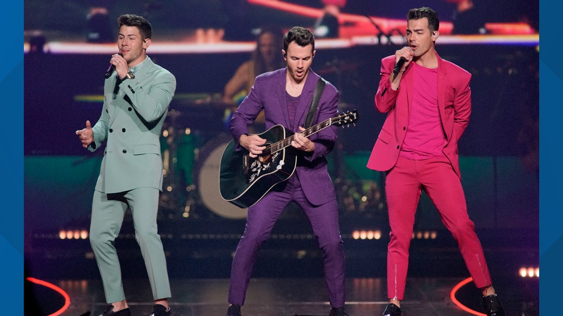 Jonas Brothers to stop at Mohegan Sun Arena | fox61.com