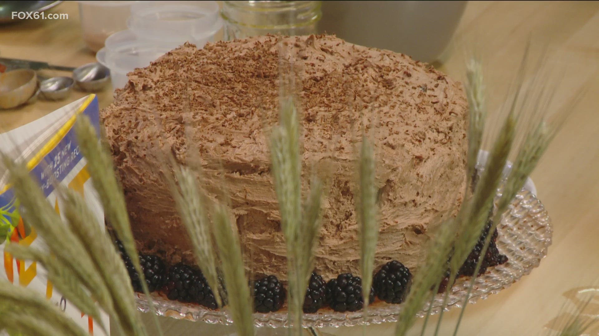 Nutritionist Marci Moreau shares how to make a healthy dark chocolate cake.