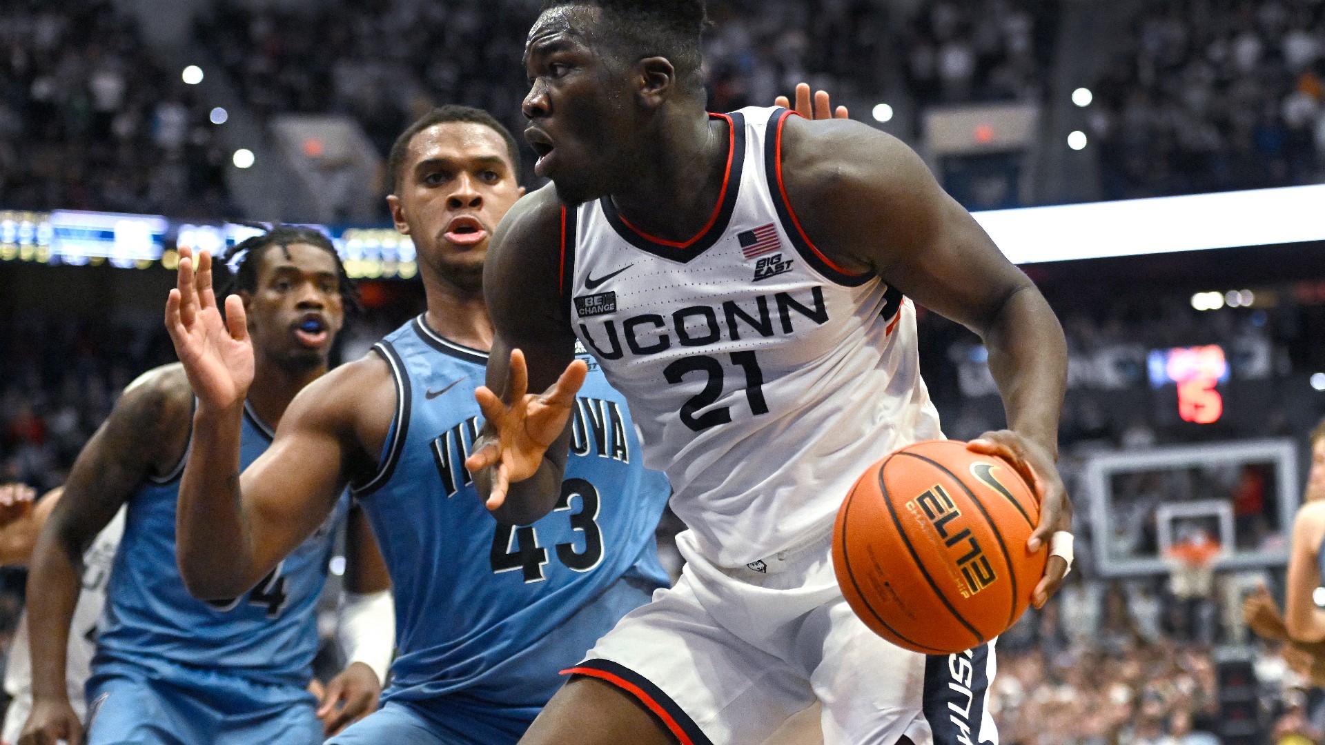 UConn beats rival Villanova 7466