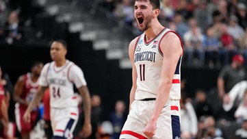 UConn men blowout Arkansas to advance to Elite 8