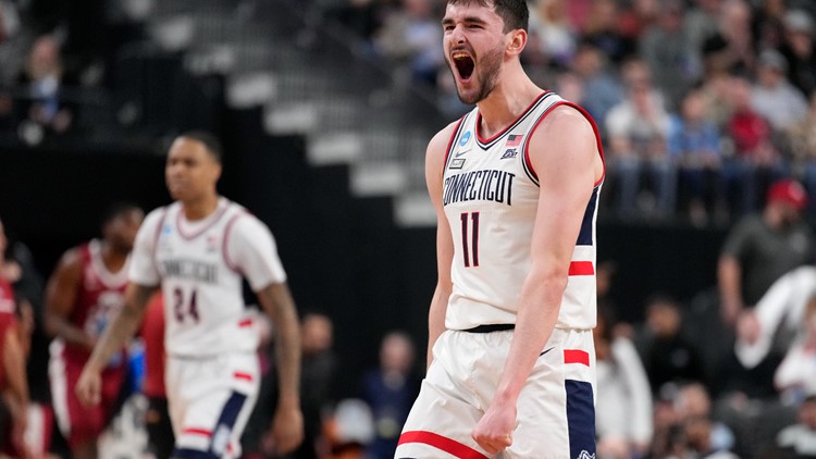 UConn men blowout Arkansas to advance to Elite 8