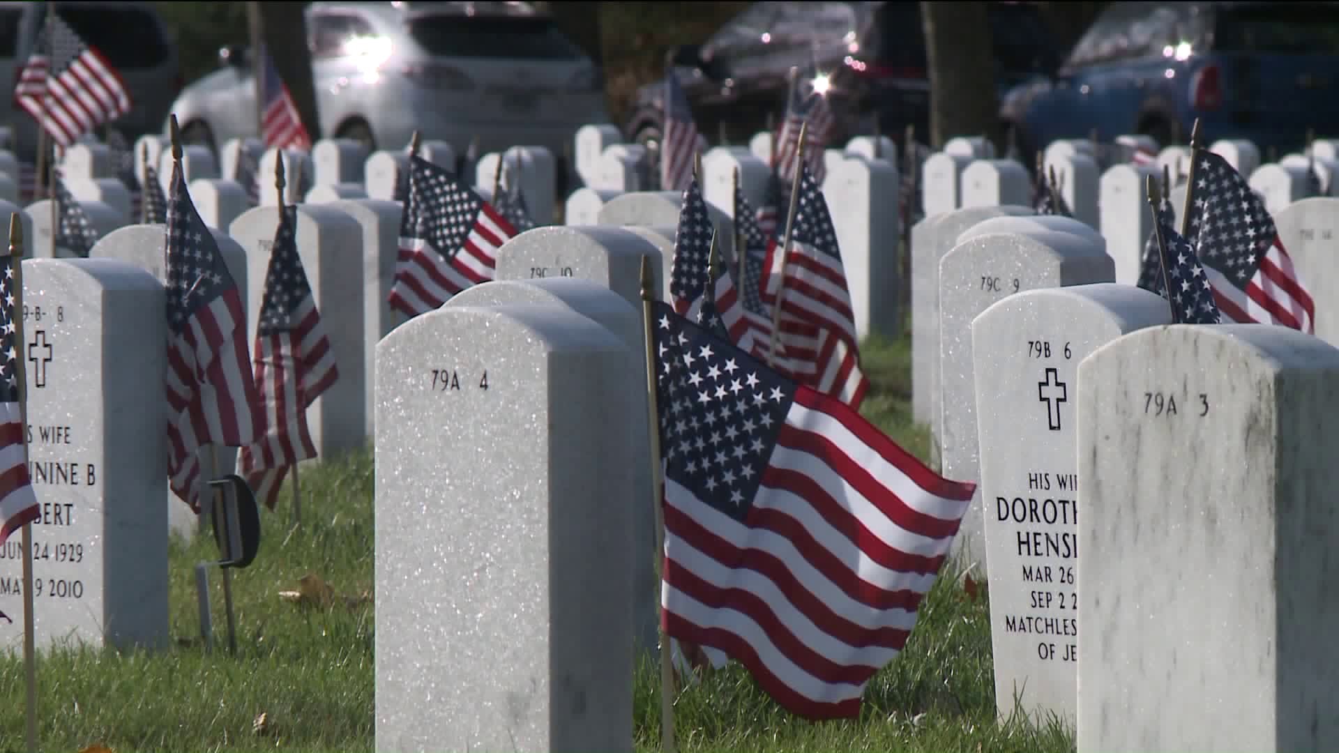 Veterans plant 10,000 flags to honor those who served