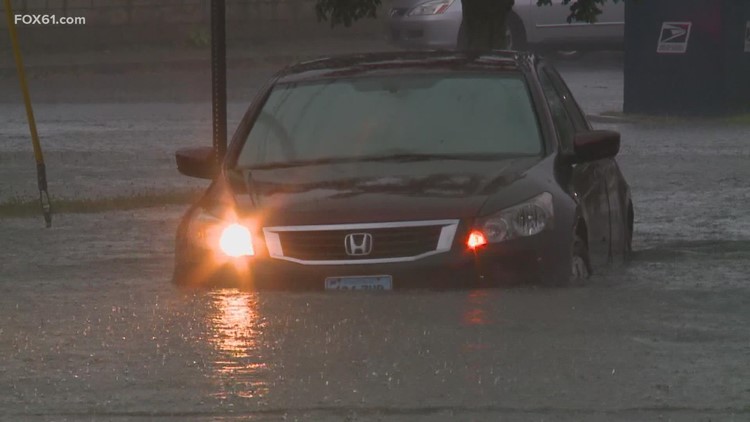洪水阻碍了汽车，减慢了纽黑文地区的交通