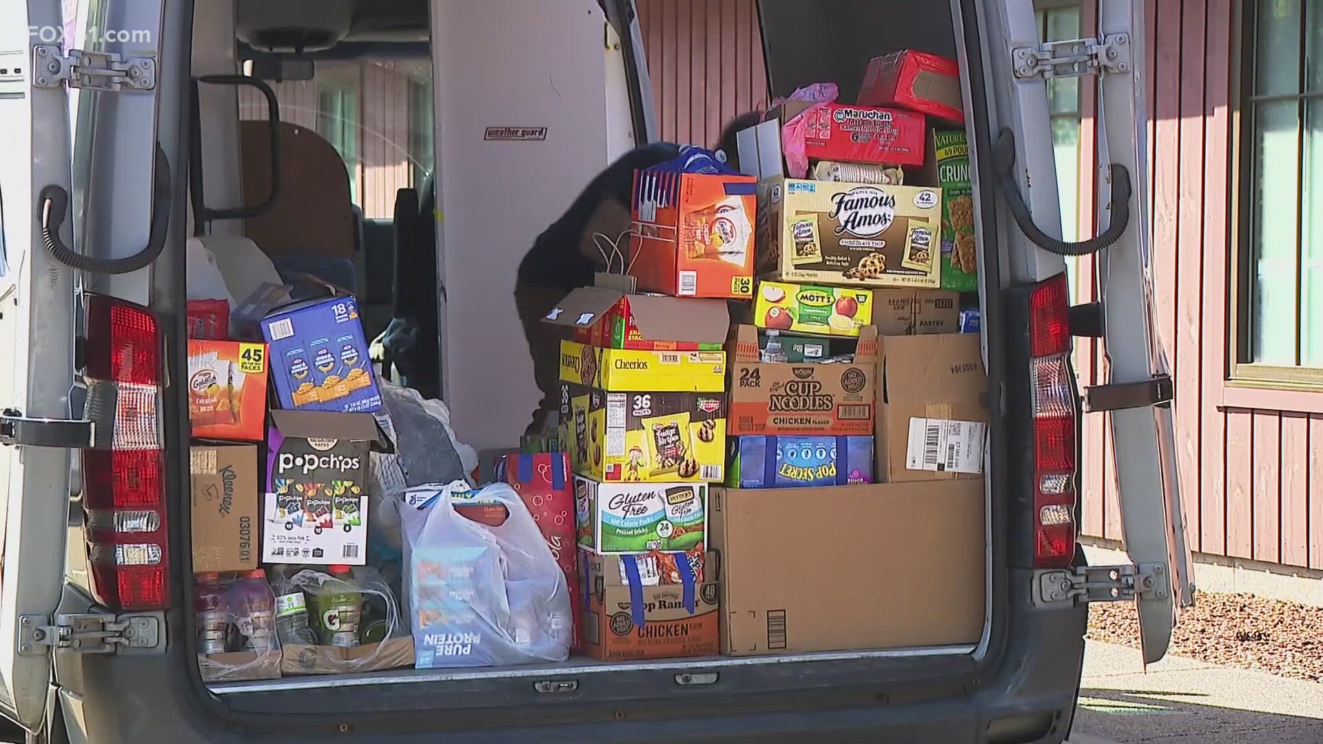 Students at Quinnipiac are stepping up to stop hunger by donating more than four tons of food to feed people in need all across the state.