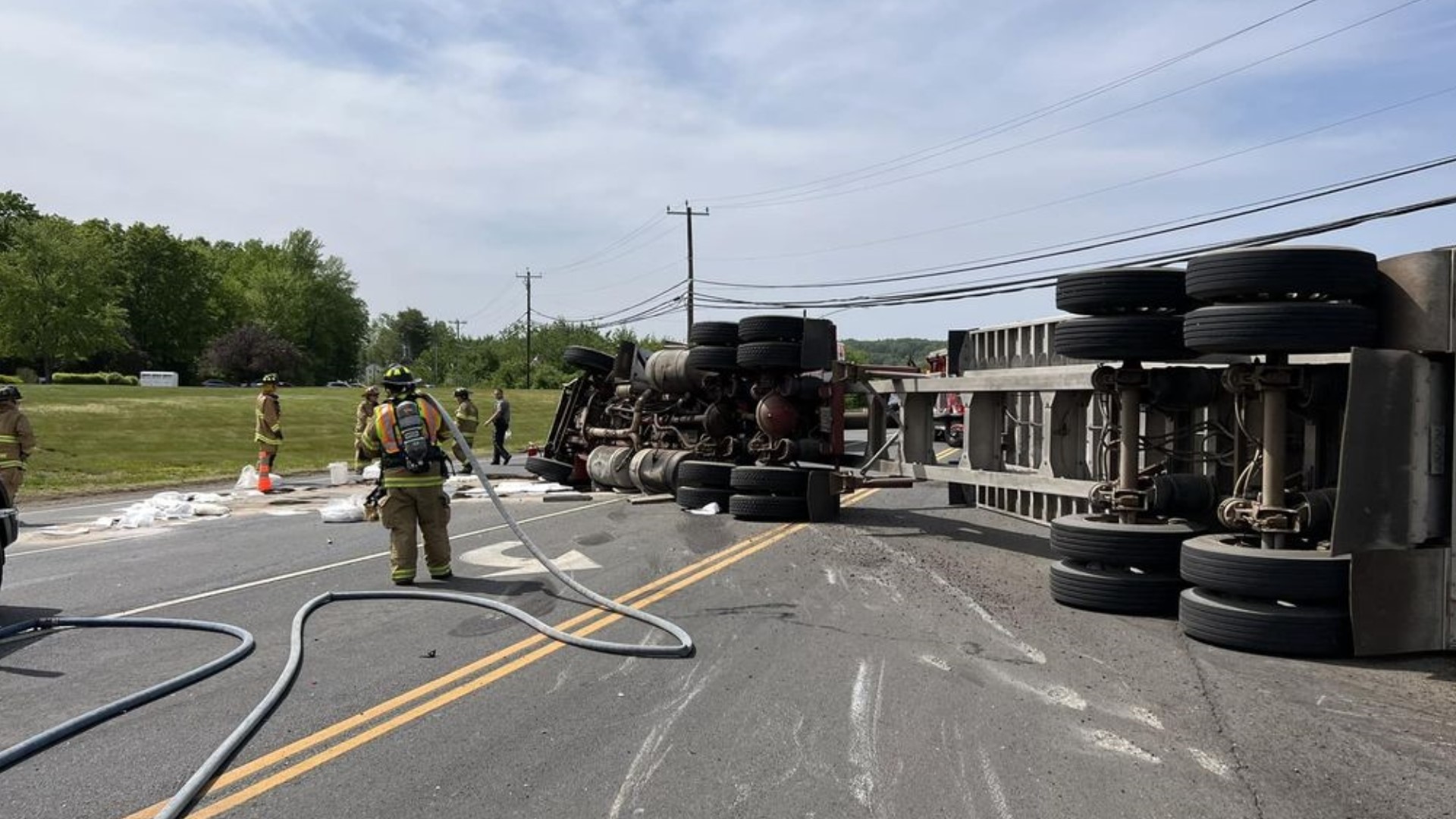 Tractor Trailer Crash Shuts Down Rt 20 In East Granby 3106