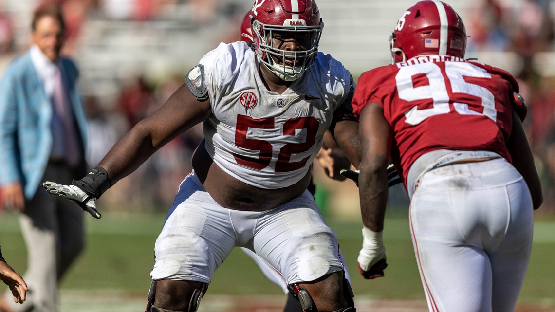 Alabama football's Tyler Booker hosts football camp in Conn. | fox61.com