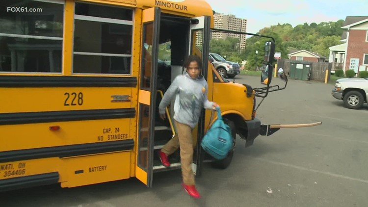 纽黑文一名四年级学生开学前两周没有被校车接走