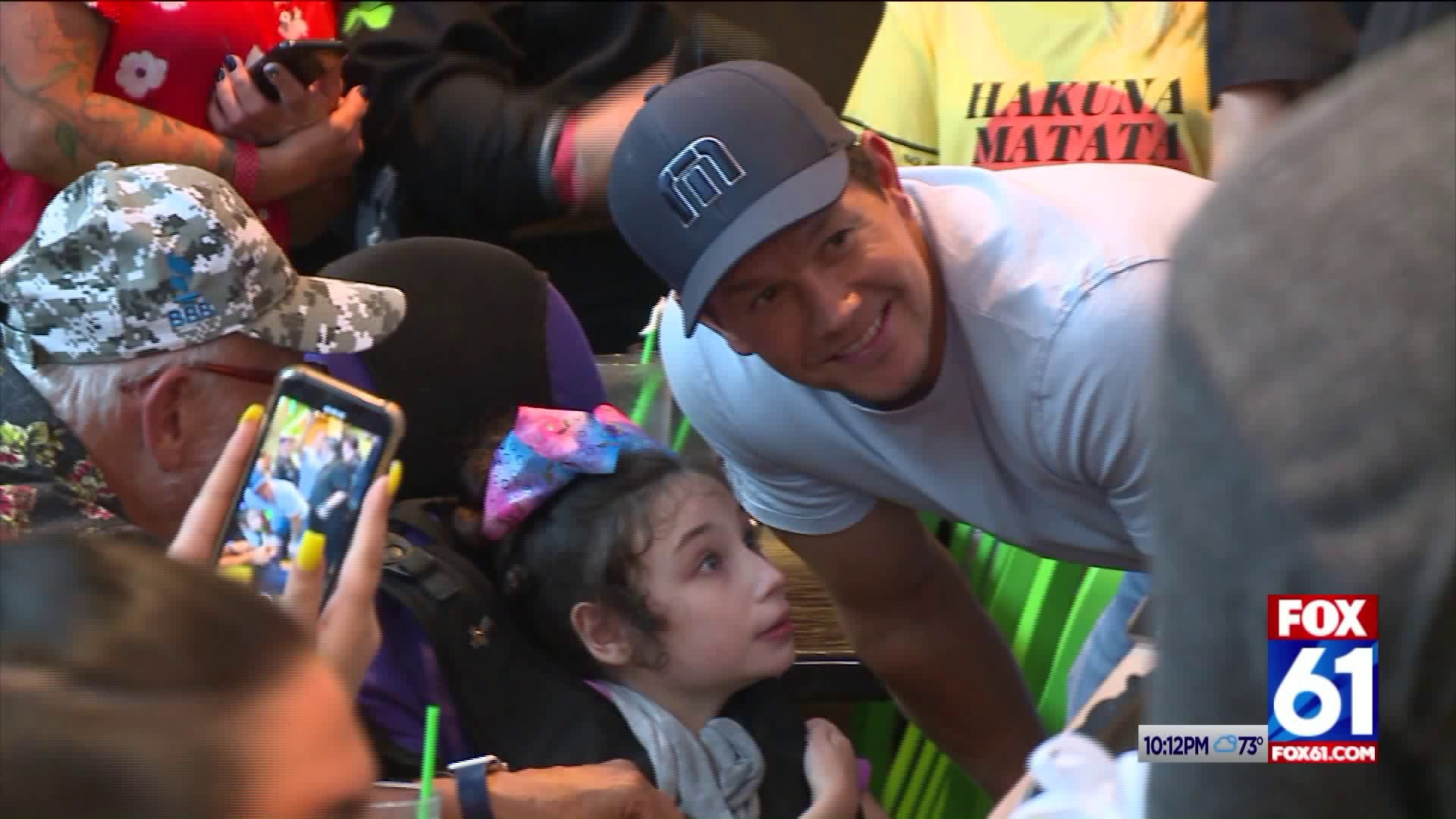Mark Wahlberg makes appearance at Trumbull mall
