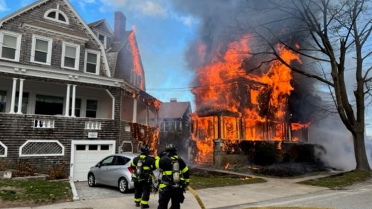 5 New London homes damaged after 3-alarm fire