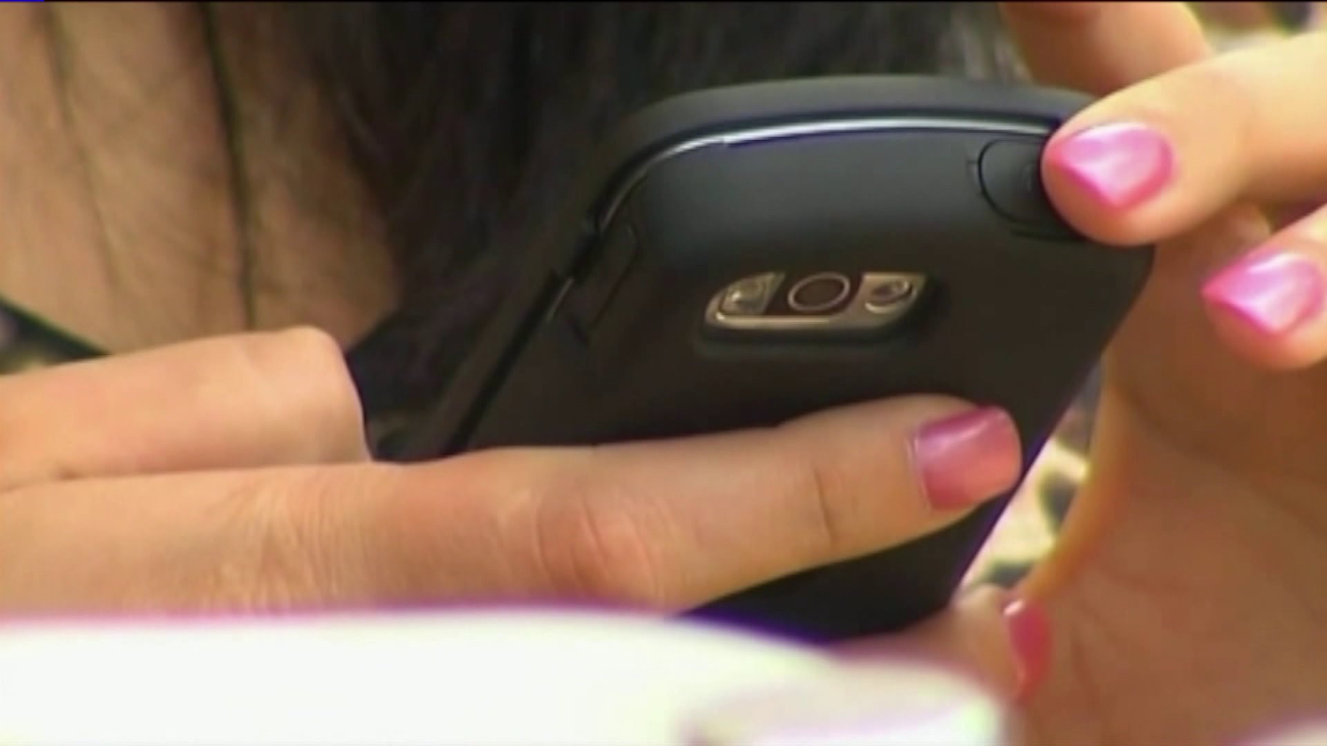 CT lawmakers aim to regulate cellphone tracking devices