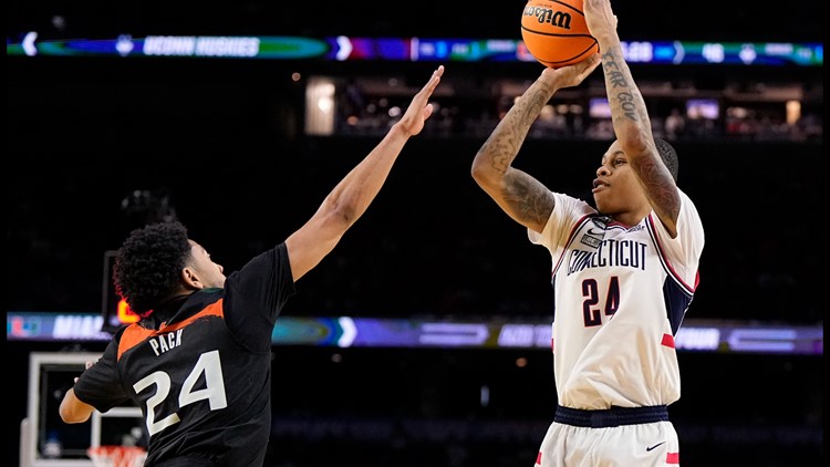 UConn's Hawkins bounces back from illness in Final Four win