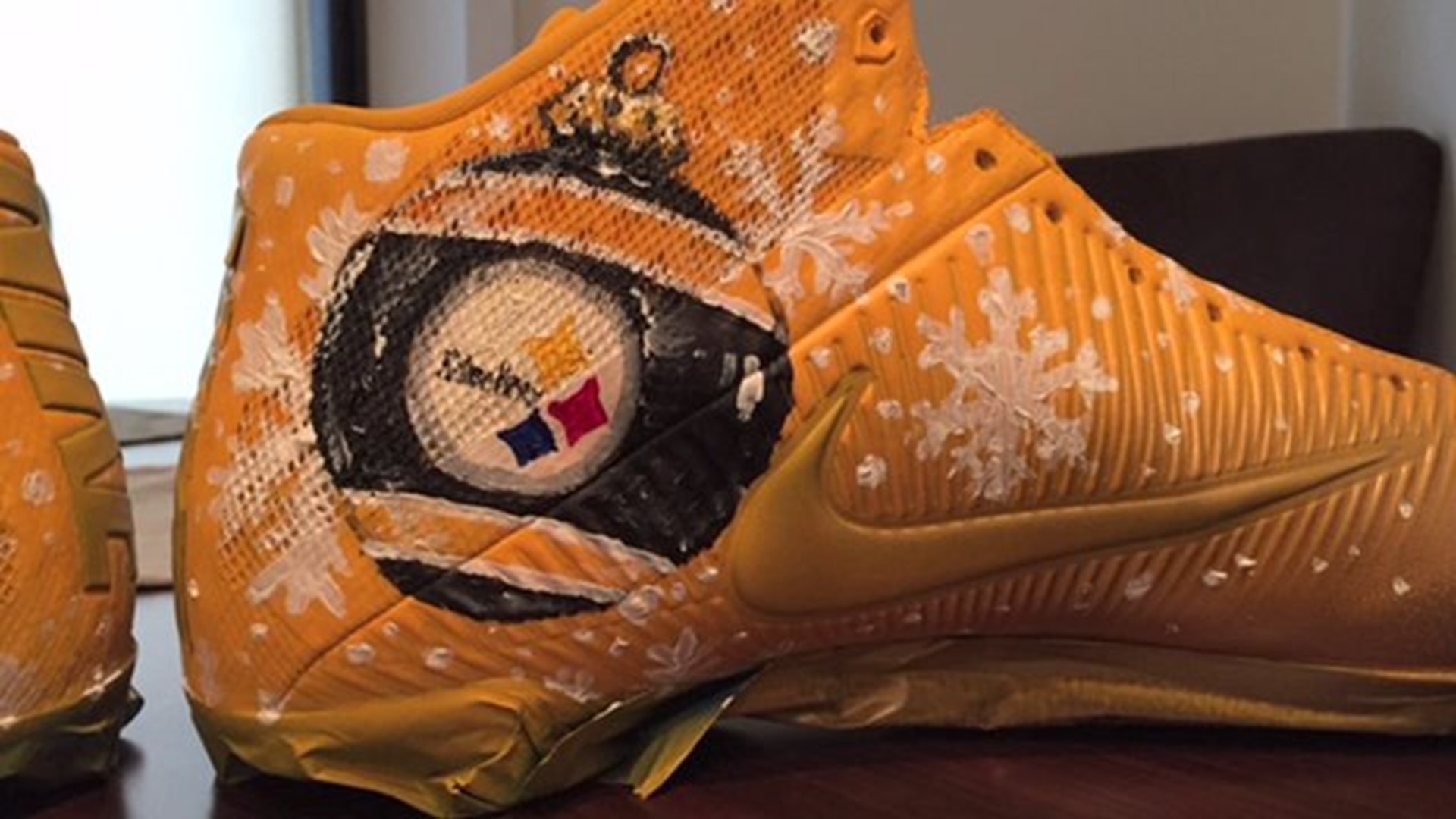Local man makes customized cleats for NFL