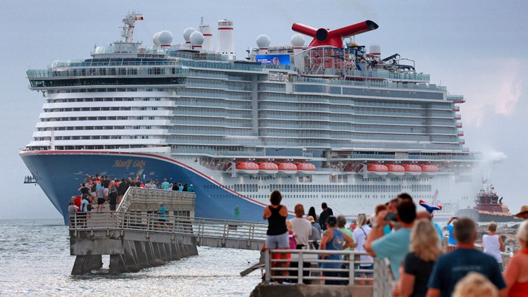 CDC lowers warning for cruises, recommends only fully vaccinated travel