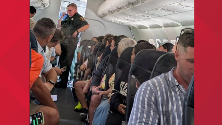 Man in custody after making bomb threat on plane leaving St. Pete-Clearwater International Airport, officials say
