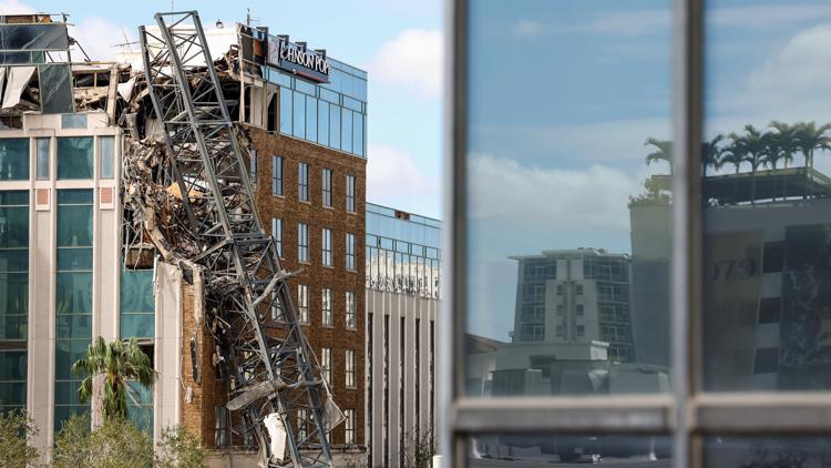 Crane collapses in Downtown St. Pete during Hurricane Milton