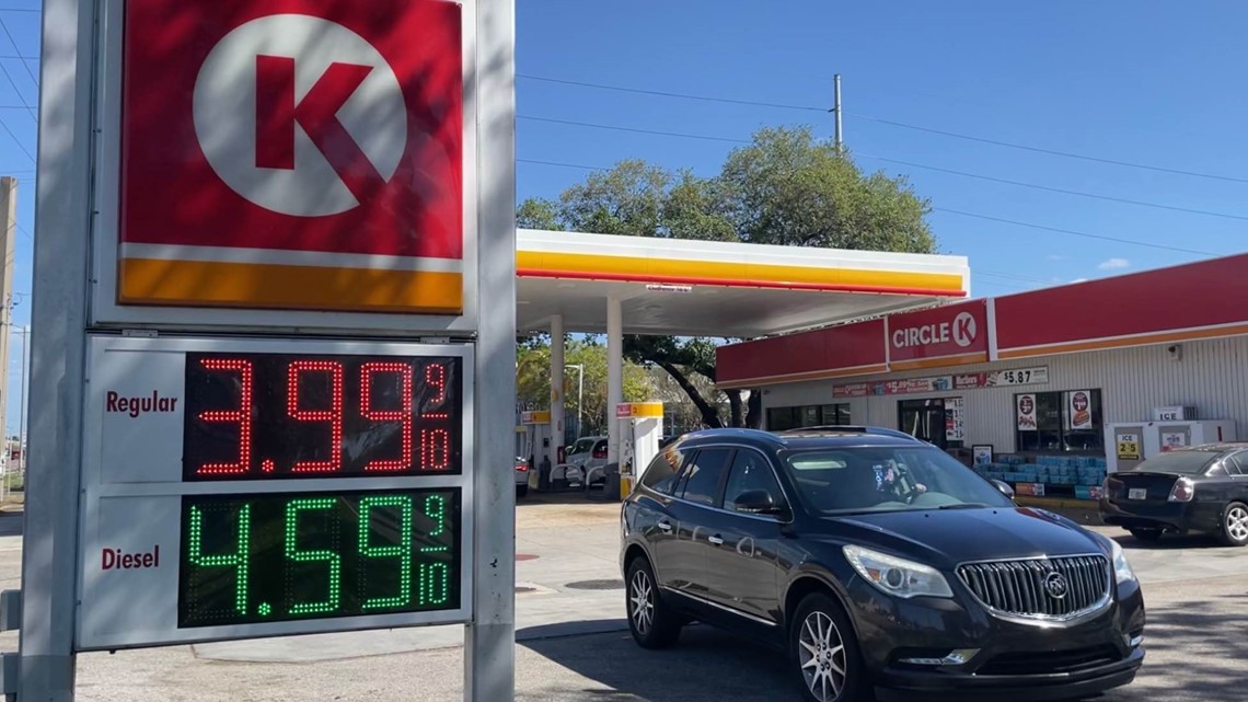 Report US average price of gas hits 4 for first time