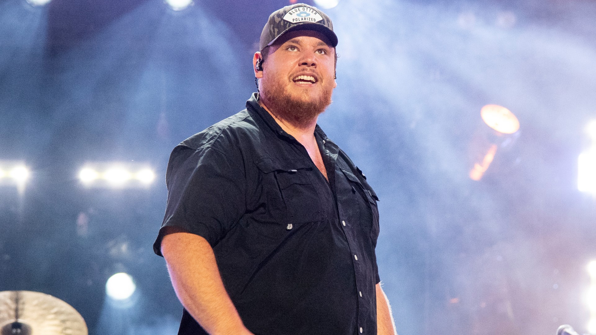 Luke Combs helping Tampa fan who sold unauthorized merch of him | wnep.com