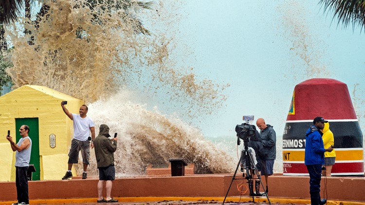 These people braved massive waves for the 'gram