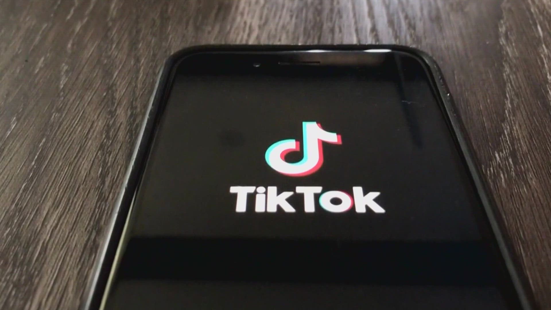 Arkansas governor orders TikTok be banned from state devices