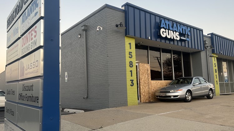 Thieves ram stolen car into Maryland gun shop, steal weapons