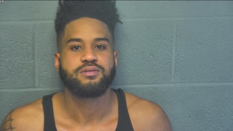 Plane leaving Reagan National Airport diverted to Oklahoma City after passenger allegedly assaults flight attendant, U.S. Air Marshal