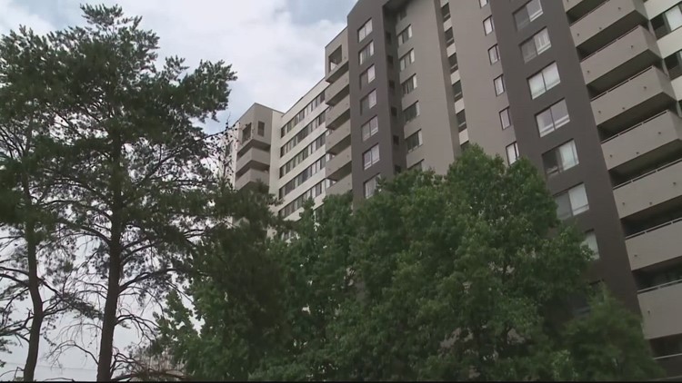 Virginia woman describes the moments she discovered a 3-year-old boy had fallen onto her balcony