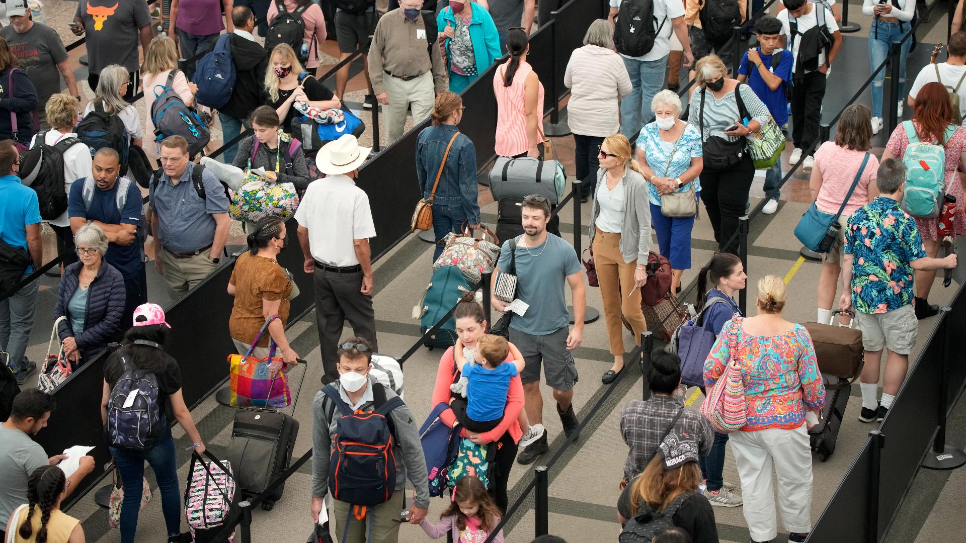 Jose Carranza gets firsthand reports from XNA from travelers spending Thanksgiving with their families.