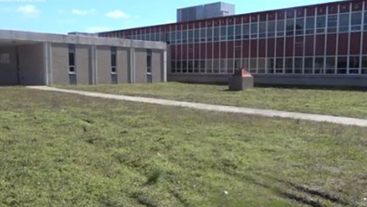 13-year-old charged with making bomb threat against Warwick High School