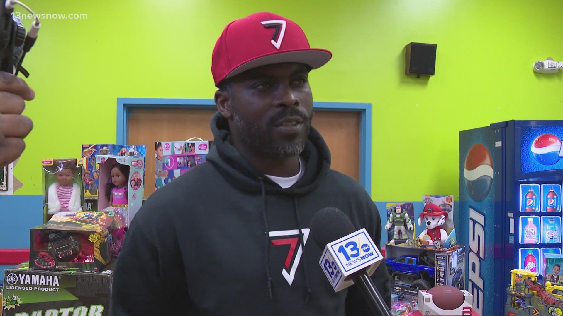 Vick donated the gifts to the same Boys and Girls Club he attended when he was a boy.
